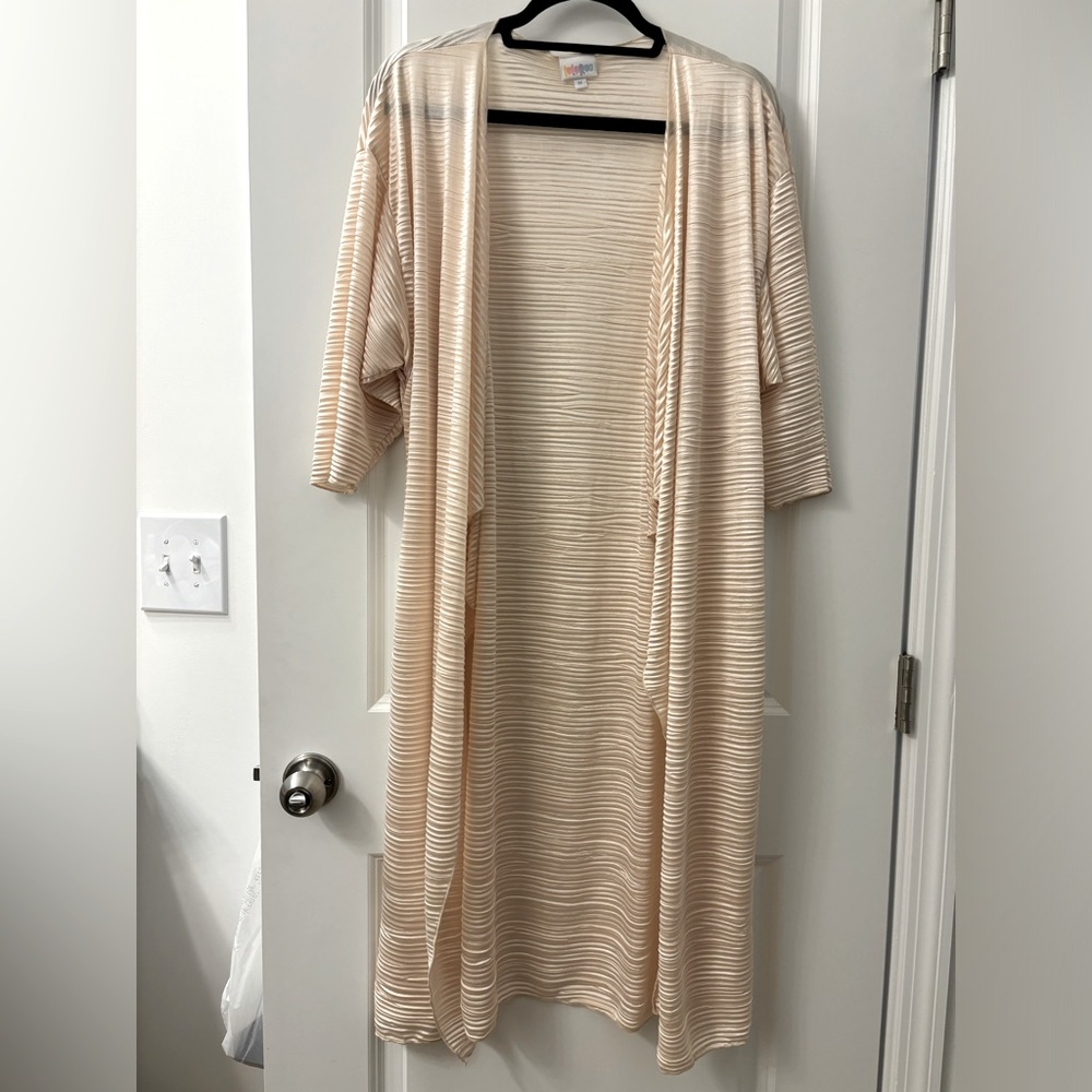 NWOT LuLaRoe Shirley, Cream